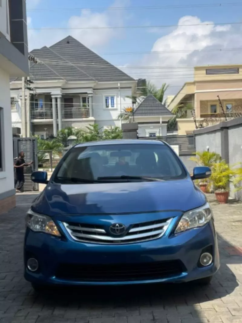 Toyota corolla   - 2010