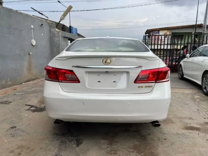 Lexus ES 350   - 2011