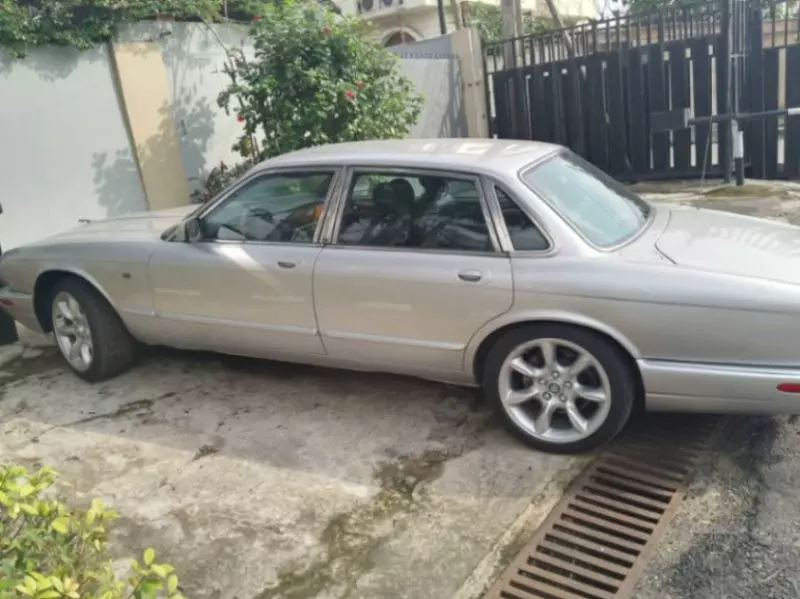 Jaguar XJ   - 2000