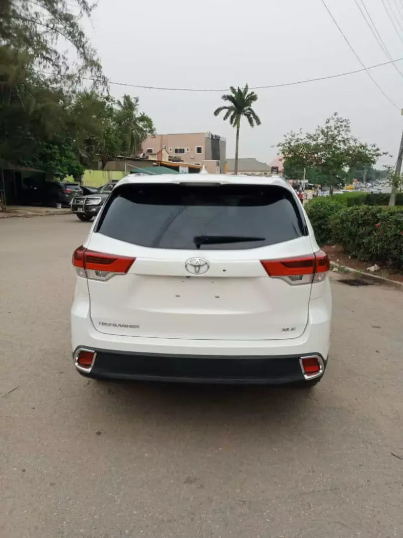 Toyota Highlander   - 2014