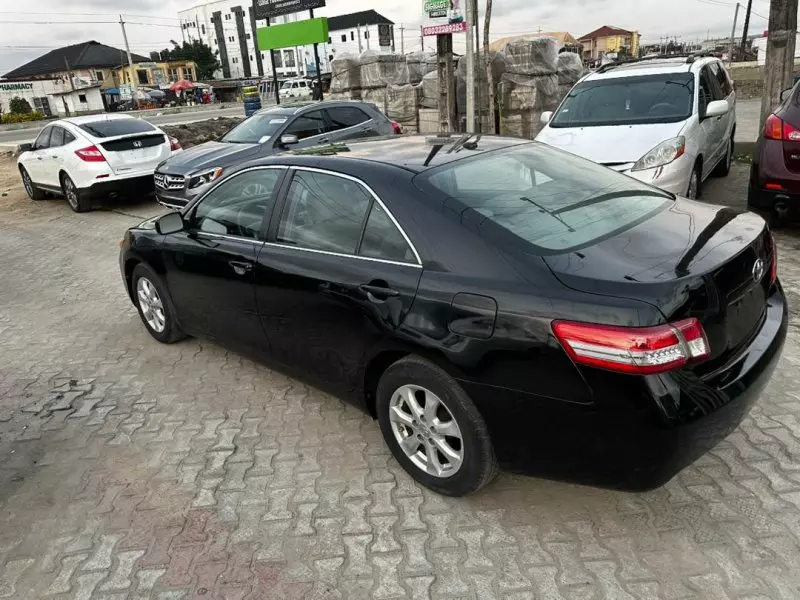 Toyota Camry   - 2011