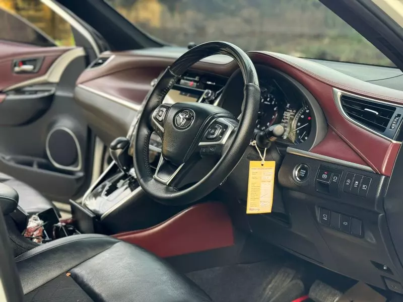 Toyota Harrier   - 2017