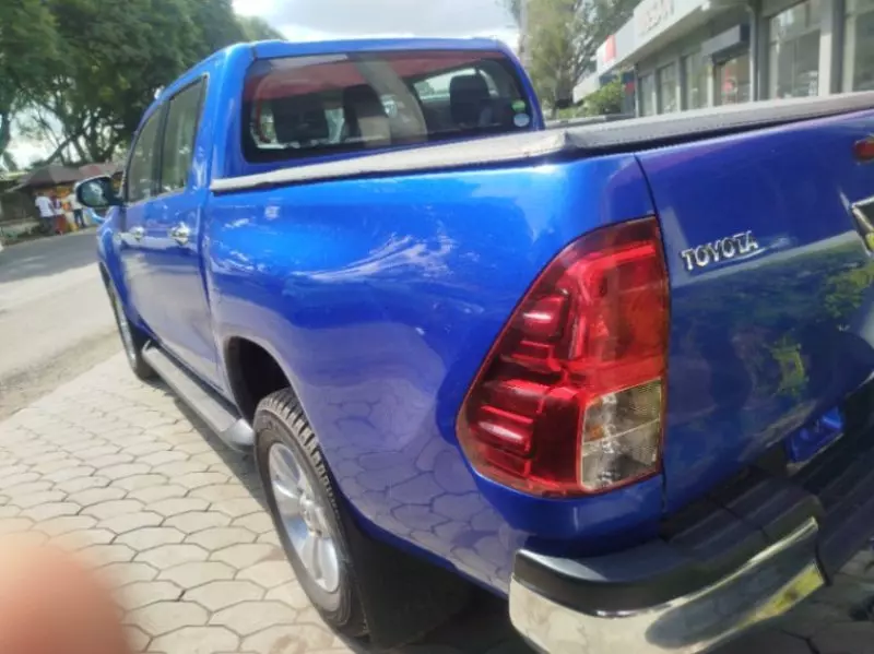 Toyota Hilux   - 2019