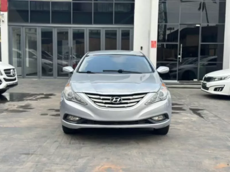 Hyundai Sonata   - 2011
