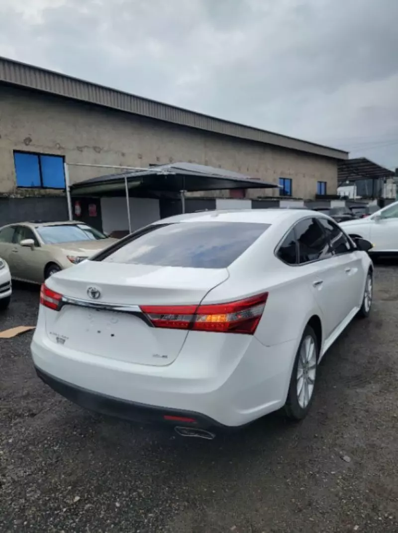 Toyota Avalon   - 2013