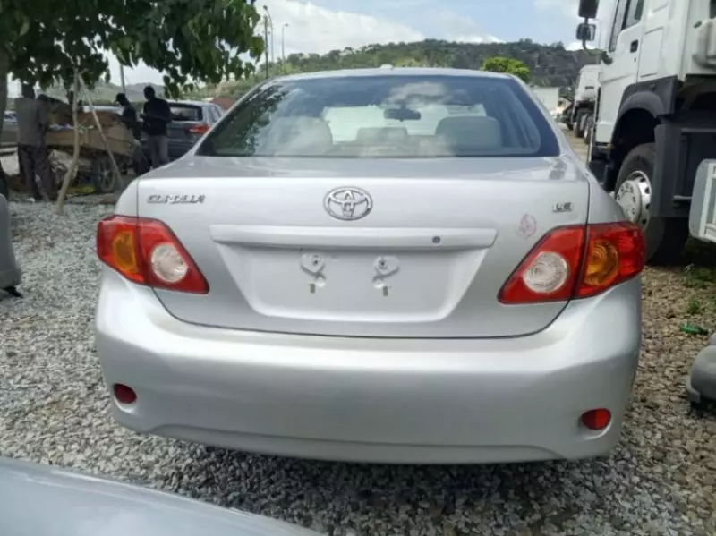 Toyota Corolla   - 2009