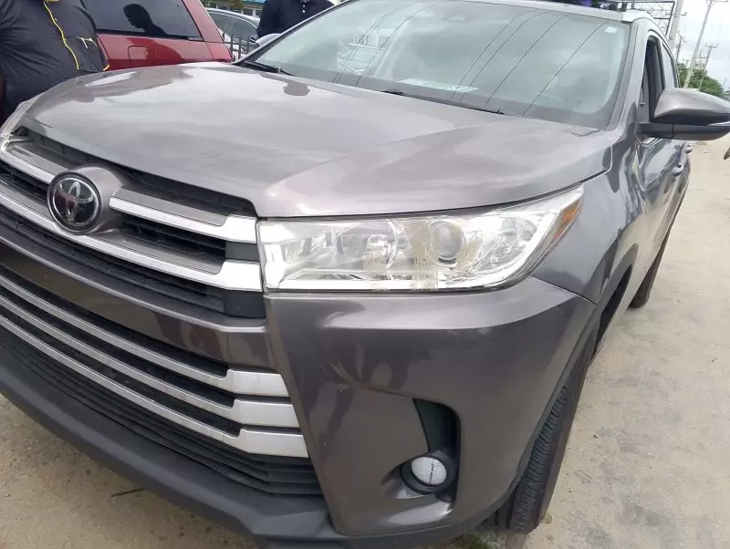 Toyota Highlander   - 2019