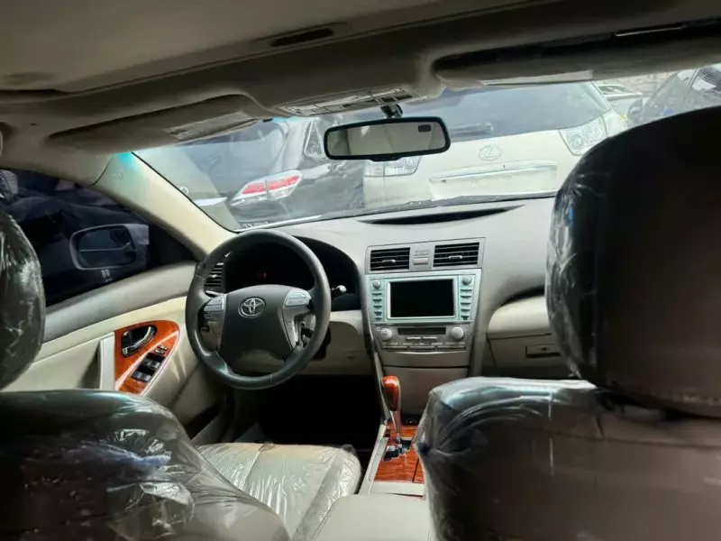 Toyota Camry   - 2011