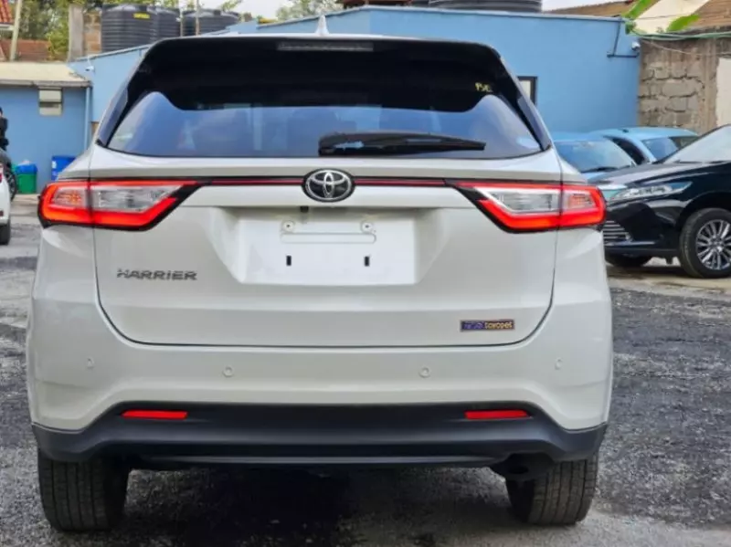 Toyota Harrier   - 2018