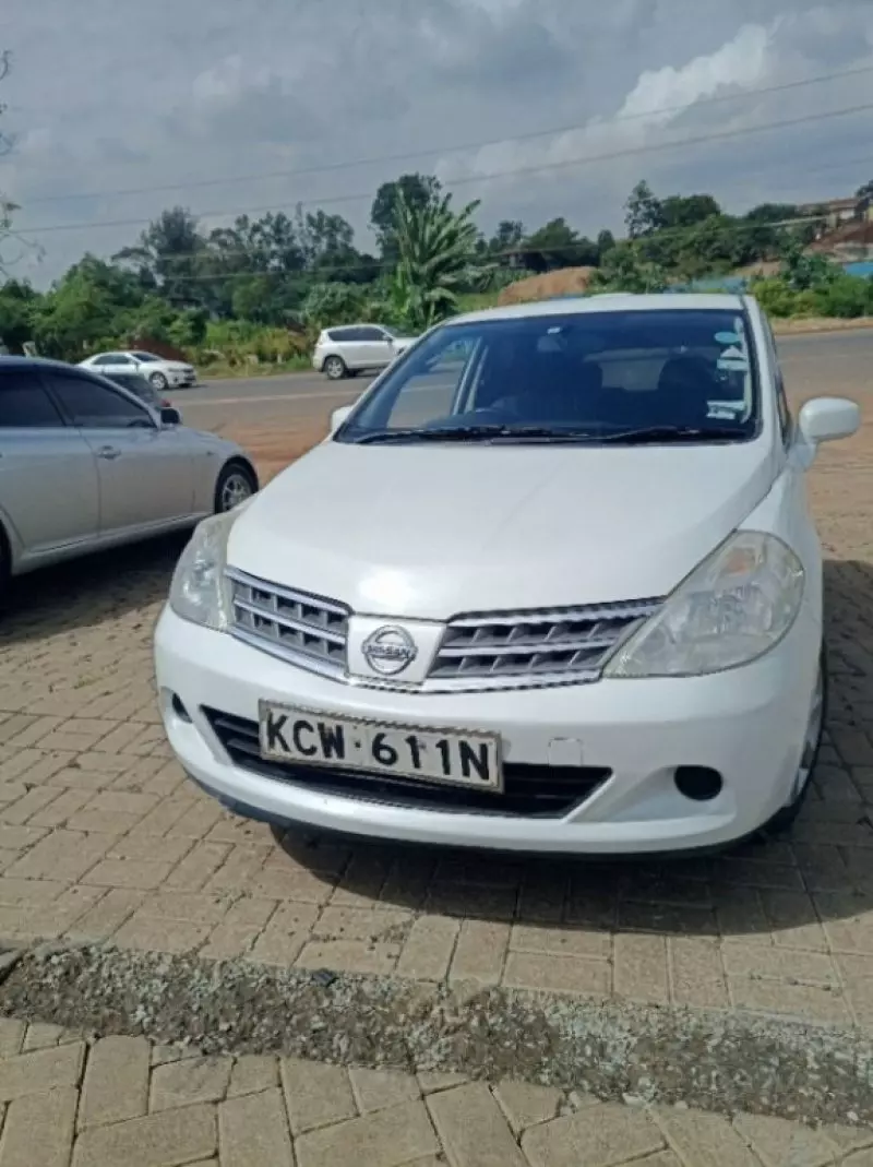 Nissan Tiida   - 2012
