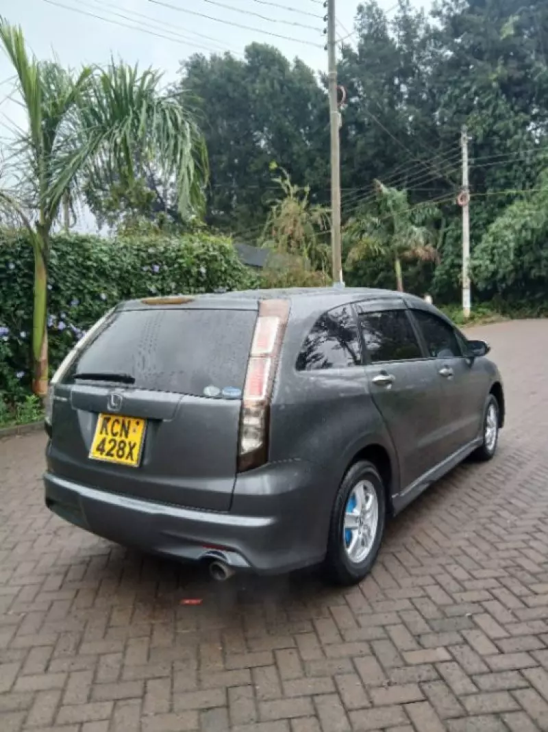 Honda Stream   - 2010