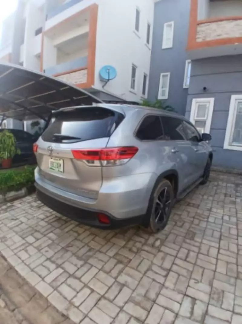 Toyota Highlander   - 2015