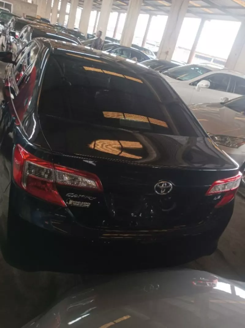 Toyota Camry   - 2014