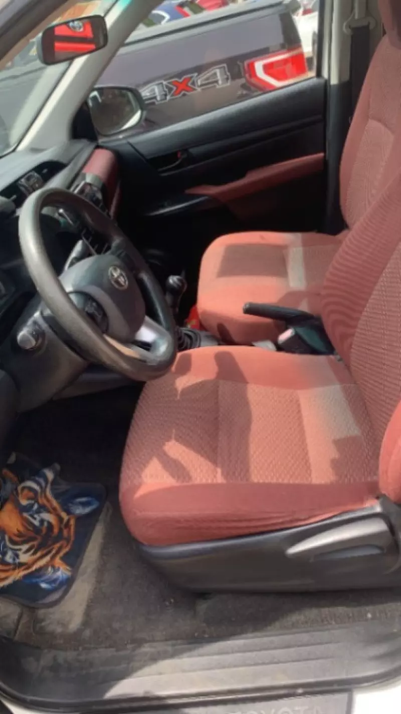 Toyota Hilux   - 2017