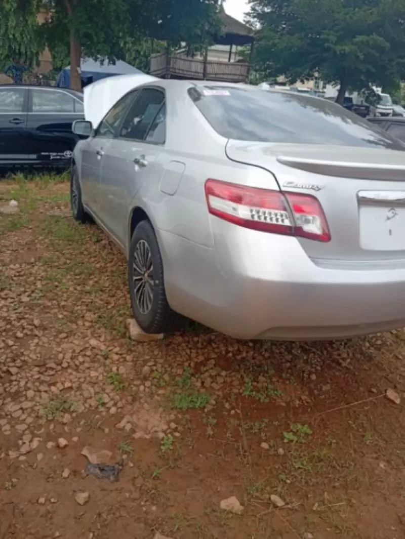 Toyota Camry   - 2011