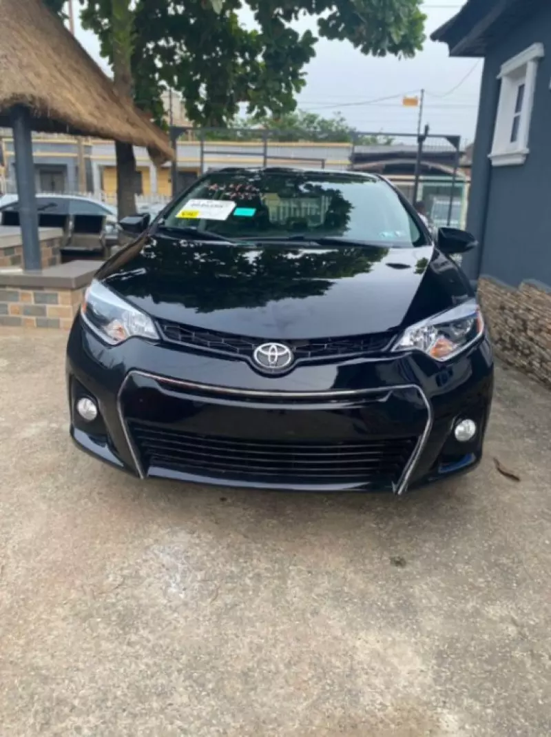 Toyota Corolla   - 2016