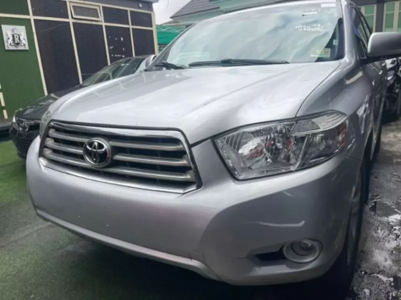 Toyota Highlander   - 2010