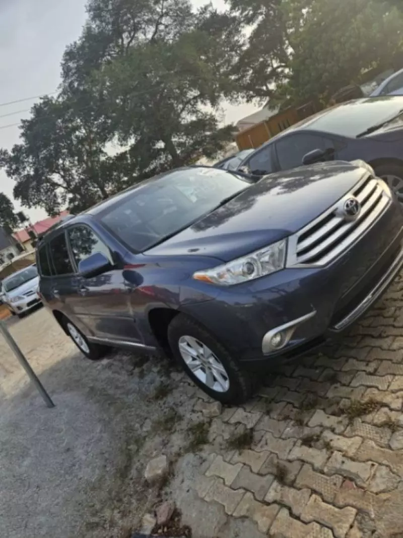 Toyota Highlander   - 2012