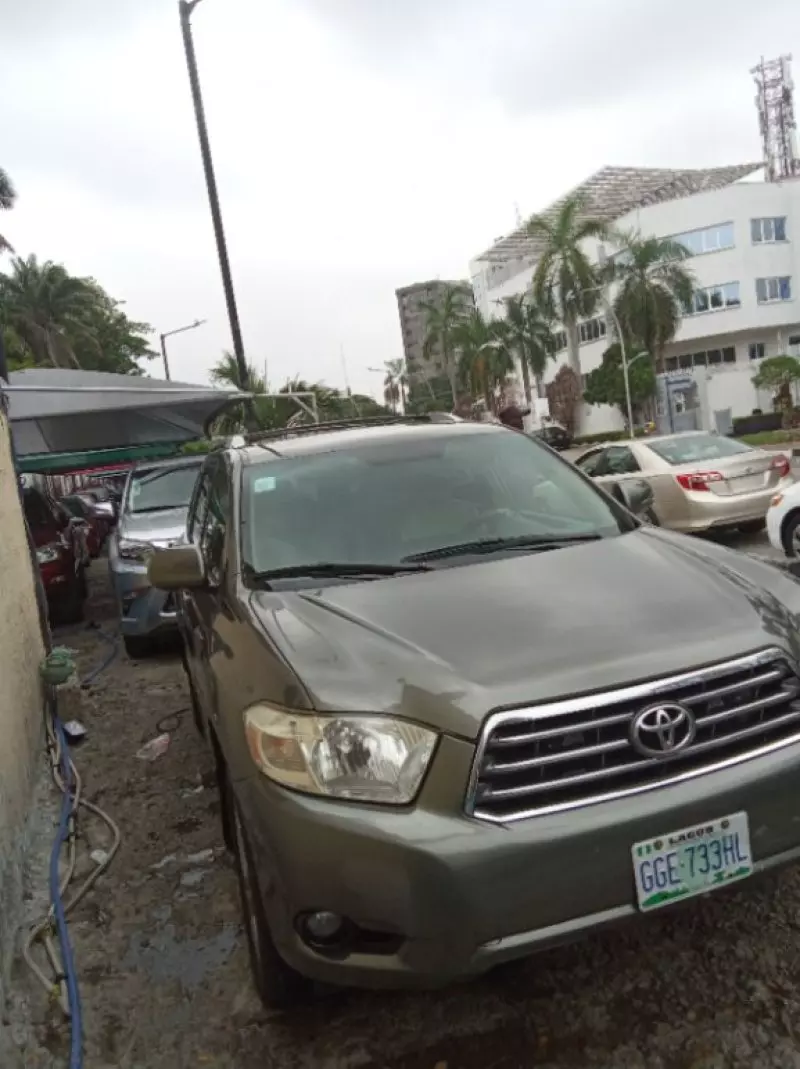 Toyota Highlander   - 2011