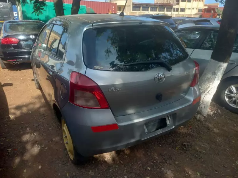 Toyota Vitz   - 2010