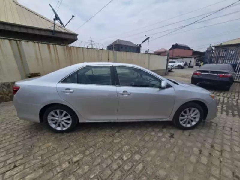 Toyota Camry   - 2014