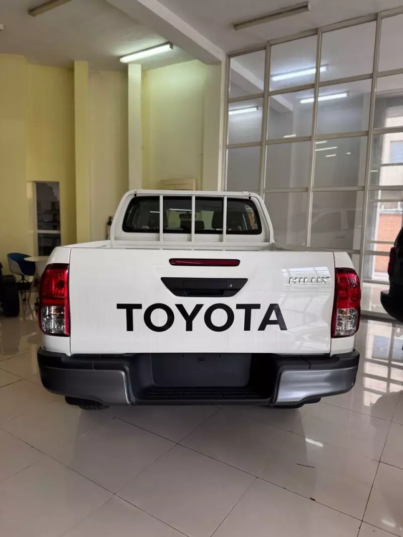 Toyota Hilux   - 2025