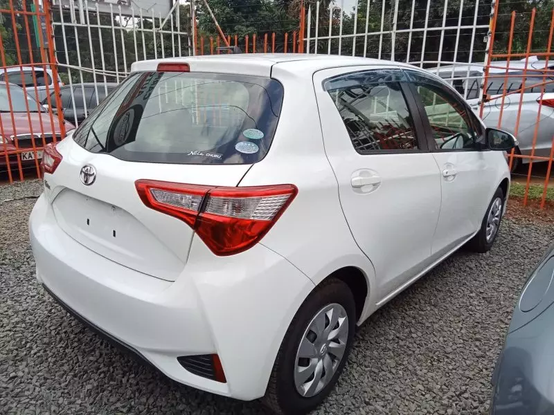 Toyota Vitz   - 2017