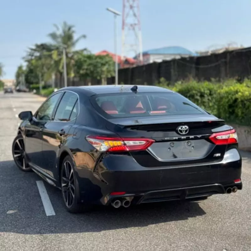 Toyota Camry   - 2018