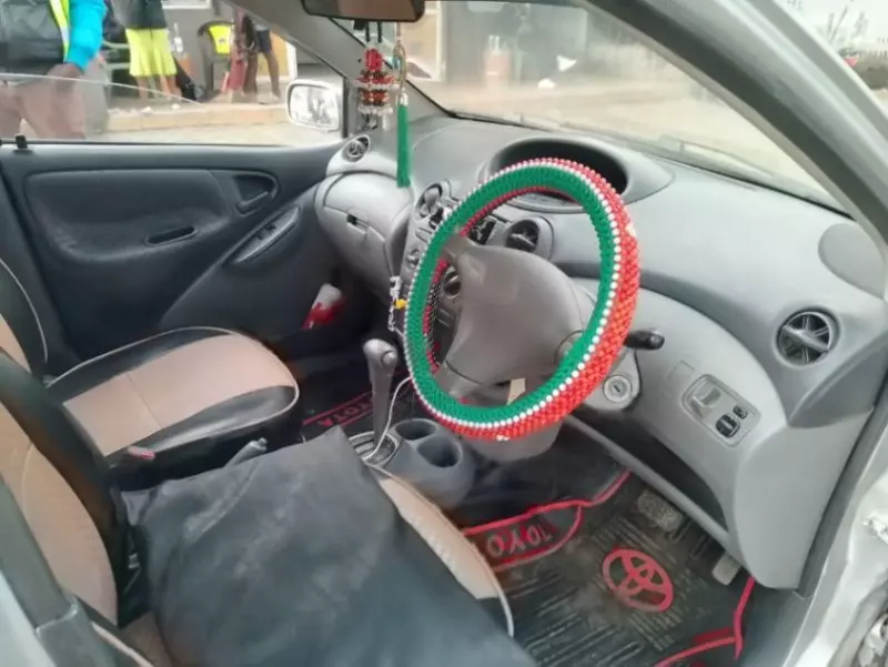Toyota Vitz   - 2013