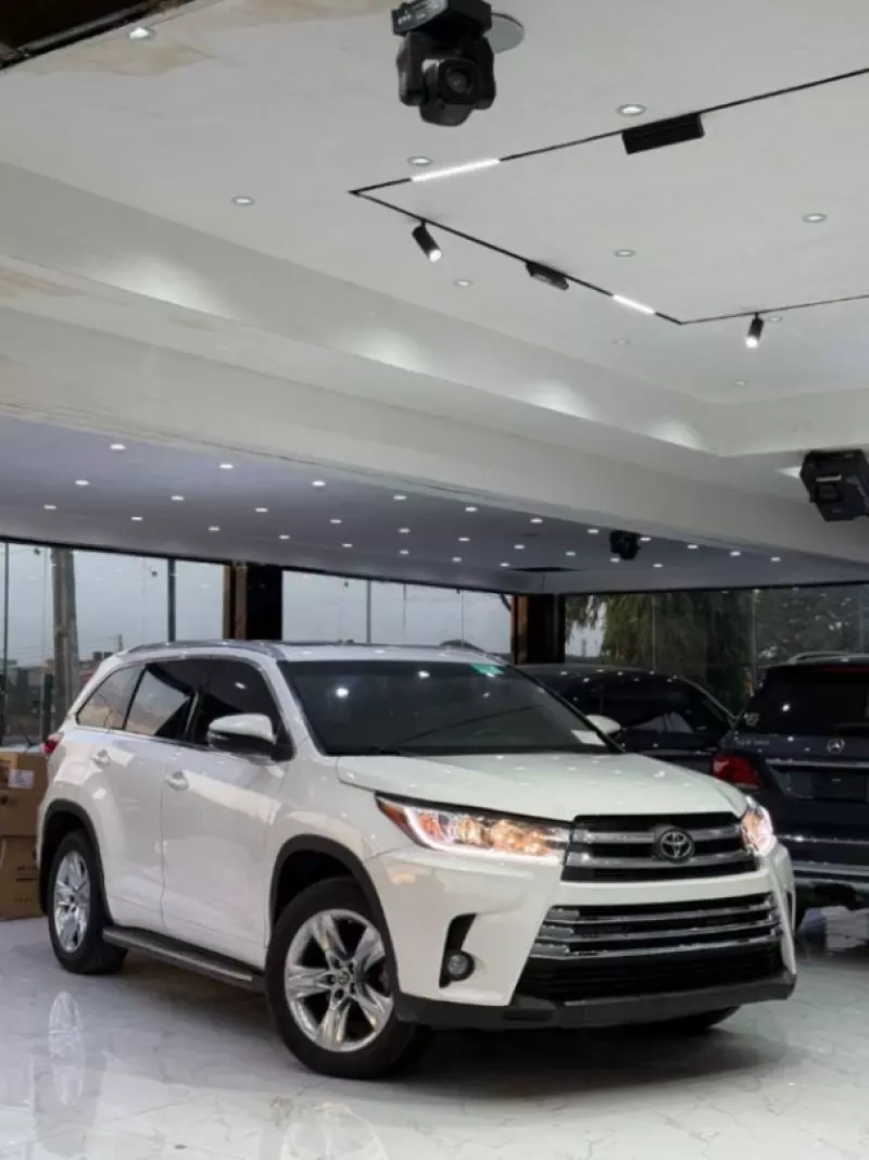 Toyota Highlander   - 2016