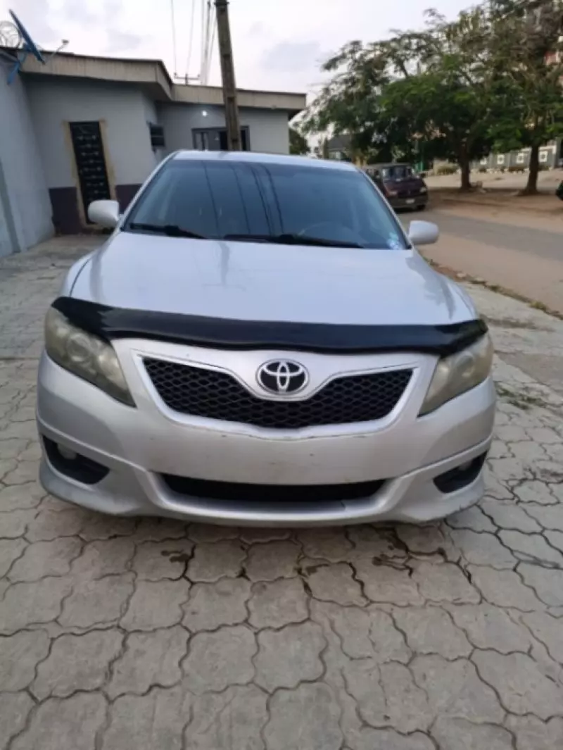 Toyota Camry   - 2010
