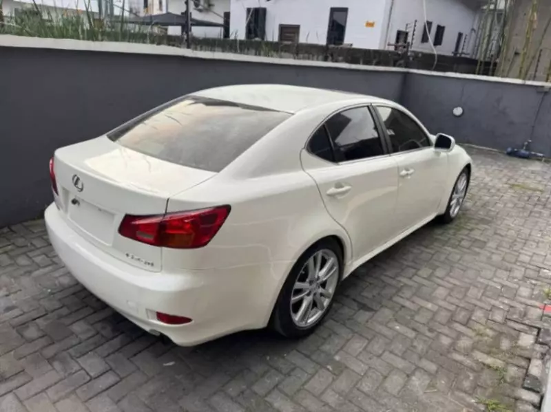Toyota Camry   - 2016