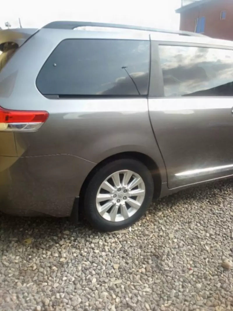 Toyota Sienna   - 2012