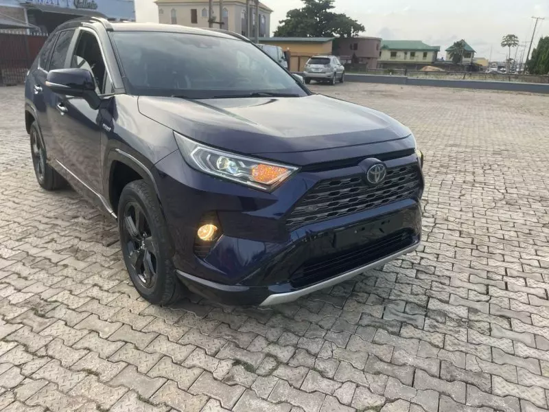 Toyota RAV4   - 2019