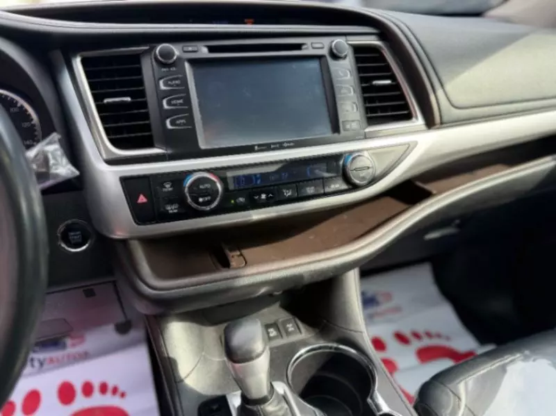 Toyota Highlander   - 2017