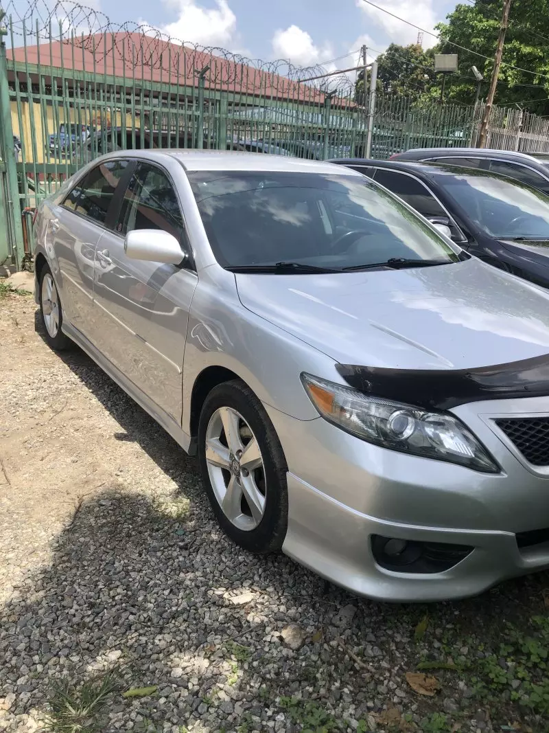 Toyota Camry   - 2010
