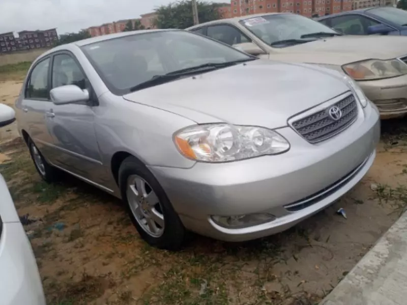 Toyota corolla   - 2005