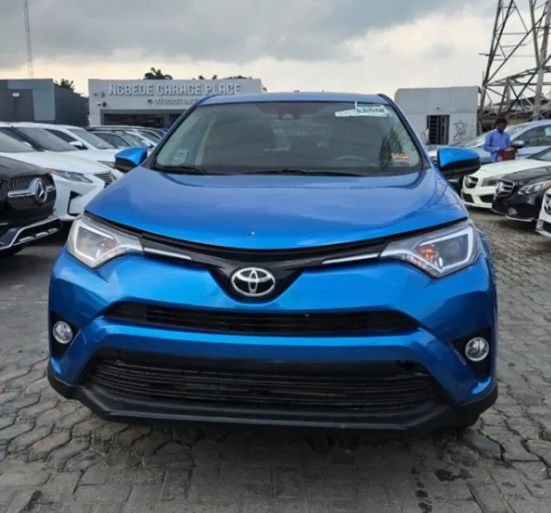 Toyota RAV4   - 2017