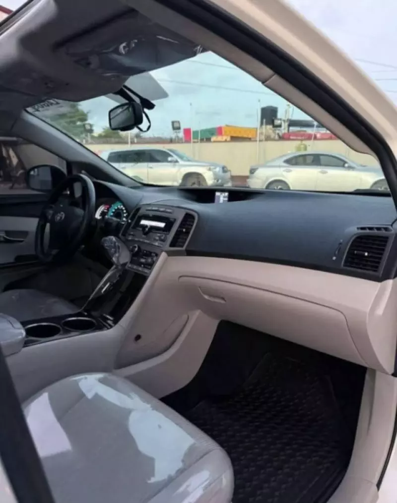 Toyota Venza   - 2013