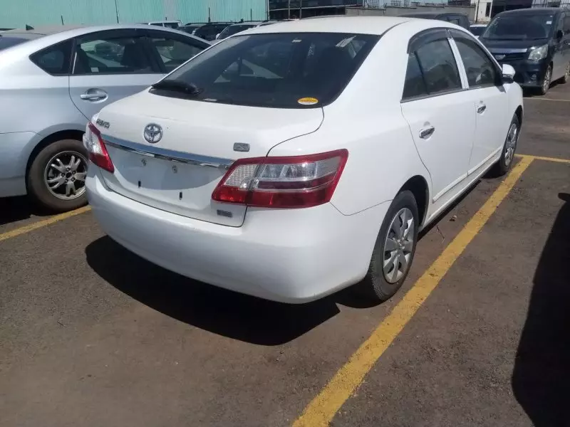 Toyota Premio    - 2012