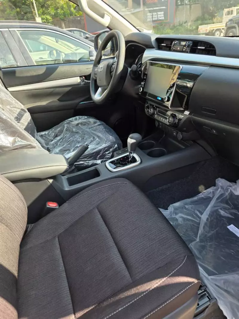 Toyota Hilux   - 2025