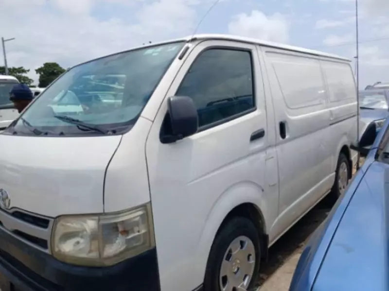 Toyota Hiace   - 2009