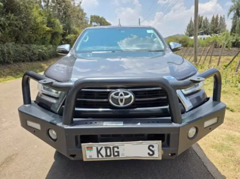 Toyota Hilux   - 2021