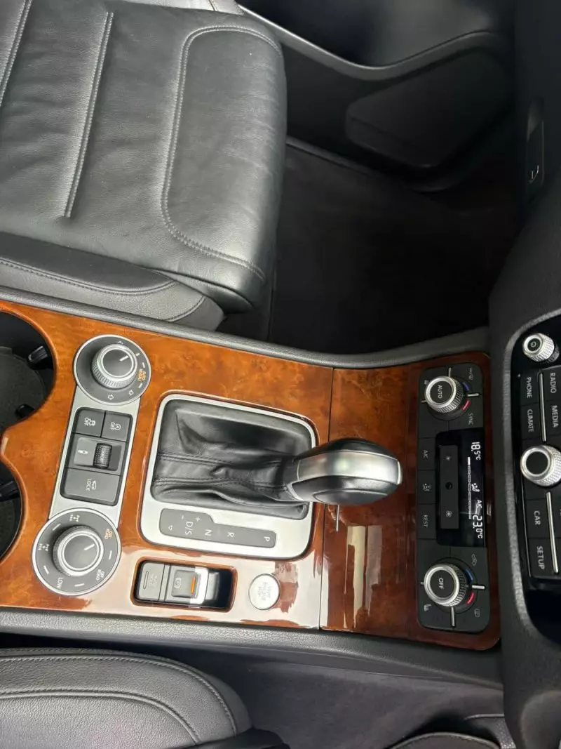 Volkswagen Touareg   - 2016