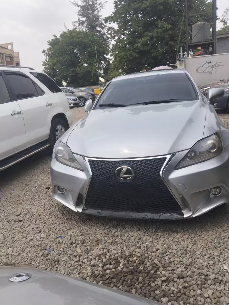 Lexus IS   - 2009