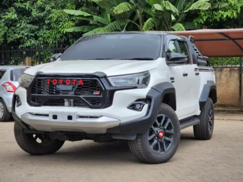 Toyota Hilux    - 2017