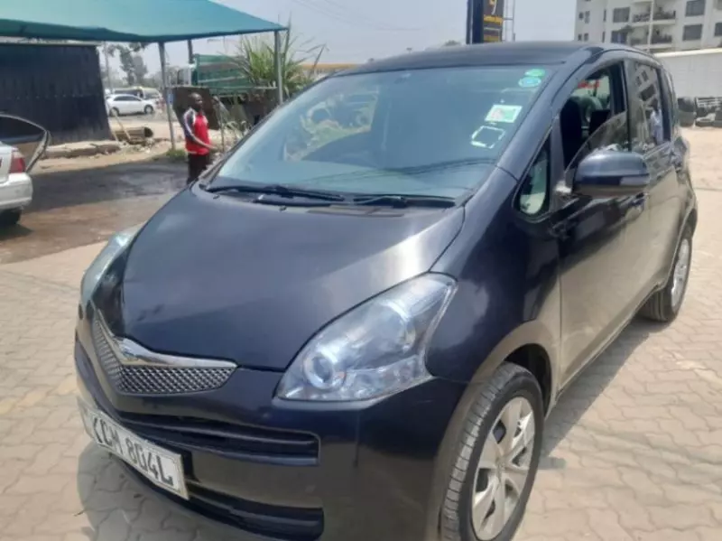 Toyota Ractis   - 2010