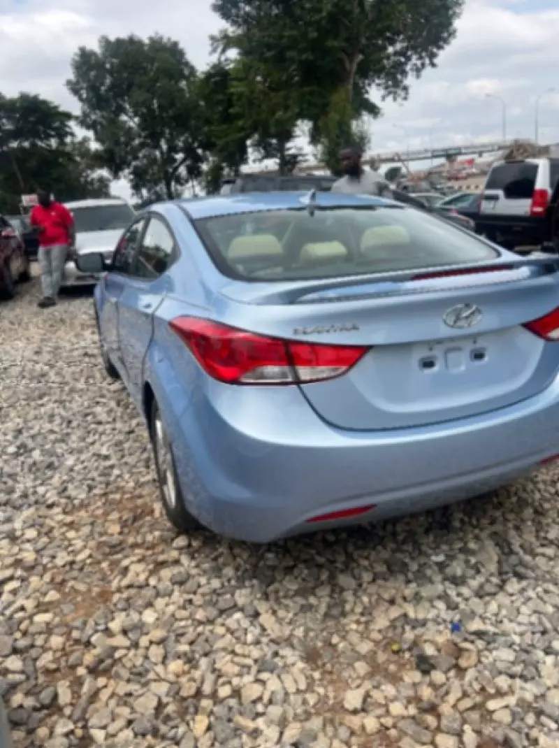 Hyundai Elantra   - 2013