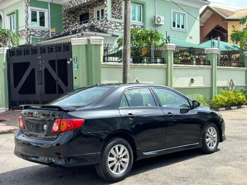 Toyota Corolla   - 2010