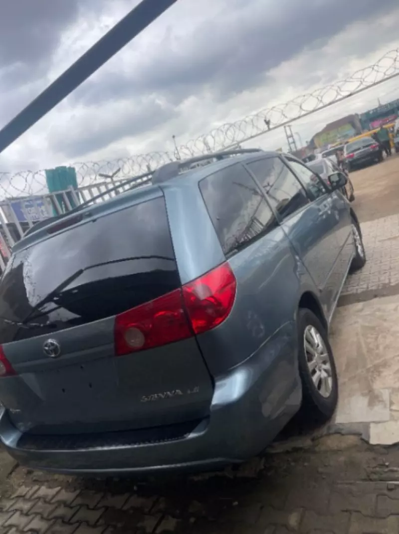 Toyota Sienna   - 2008
